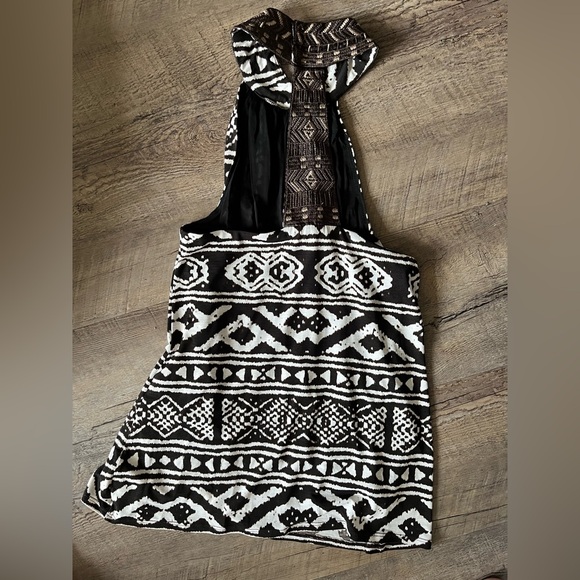 Le Chateau Black and White Geometric Halter Top - Picture 2 of 4